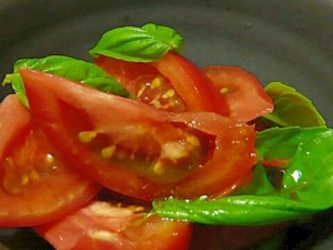 バルサミコドレッシングのトマトサラダ